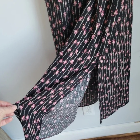 WAYF nevaeh smocked midi dress - Picture 6 of 7